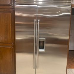 Subzero 48 inch with Ice and water