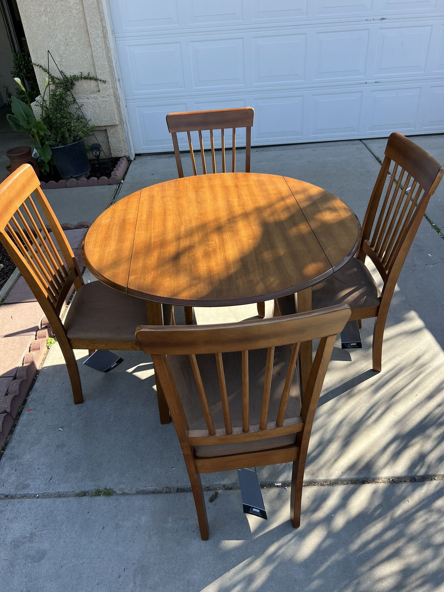 Brand New Dining Table And Chair Set 