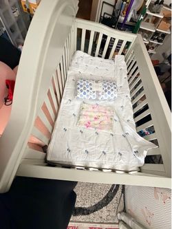 Fisher-Price Convertible Crib Fisher-Price 可转换婴儿床