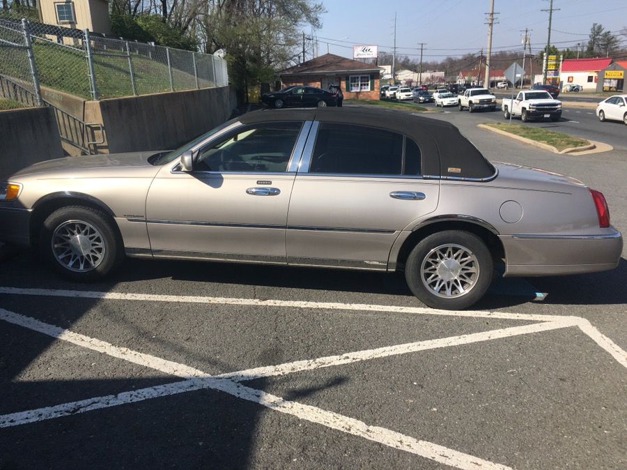2000 Lincoln Town Limited addition 94,xxx miles