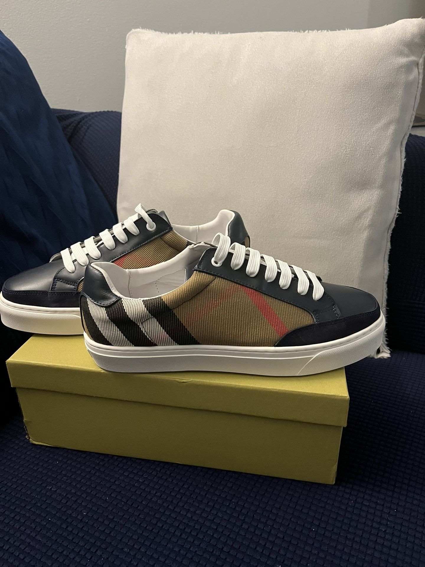 Designer Men’s Size 10 140 OBO