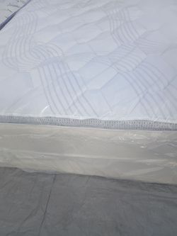 Brand new King size pillowtop mattress and box spring free delivery depends on location