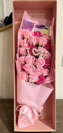 Valentines Exquisite Preserved Roses: This Eternal Flower Gift Se