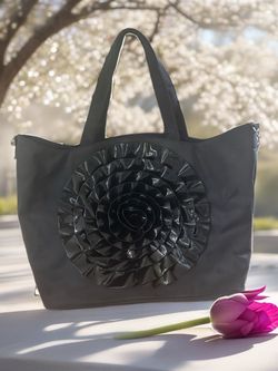 Tote bag with flower design