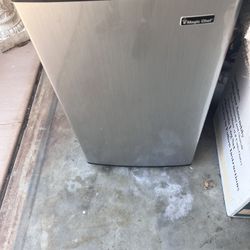 Used Mini Fridge 