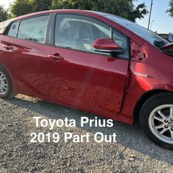 2019 Toyota Prius Part Out 