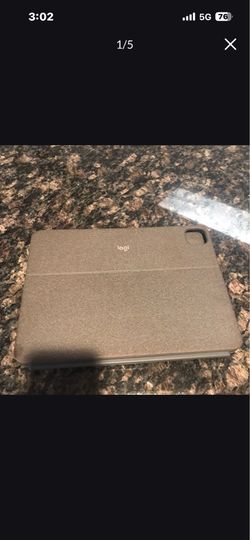 Logitech Combo Touch Case And Keyboard For 11” iPad Pro.