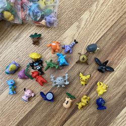 24 Pack Pokémon Mini Figurines for Sale in Bakersfield, CA - OfferUp