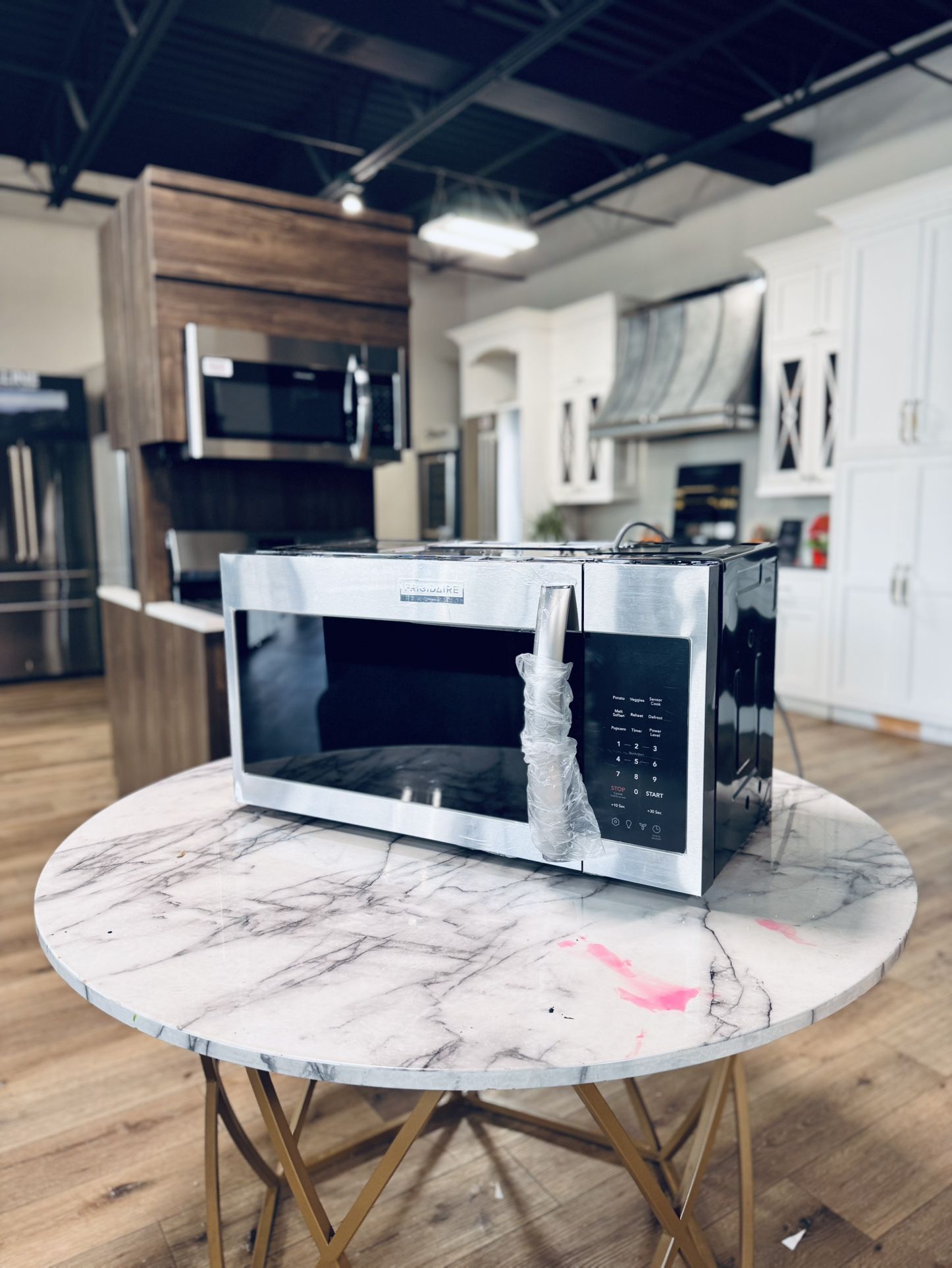 New Frigidaire Gallery 1.9 Cu Ft Over The Range Microwave GMOS1962AF