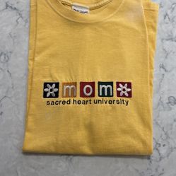 SACRED HEART UNIVERSITY MOM T~SHIRT~~ MEDIUM ~~