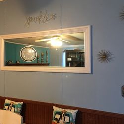 Espejo Grande De 7  Pies De Alto Y 3 Pies De Ancho Con Adornos Metálicos Color Oro 