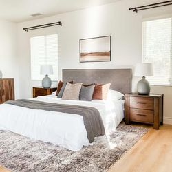 Set of 2 Brown 2-Drawer Nightstands