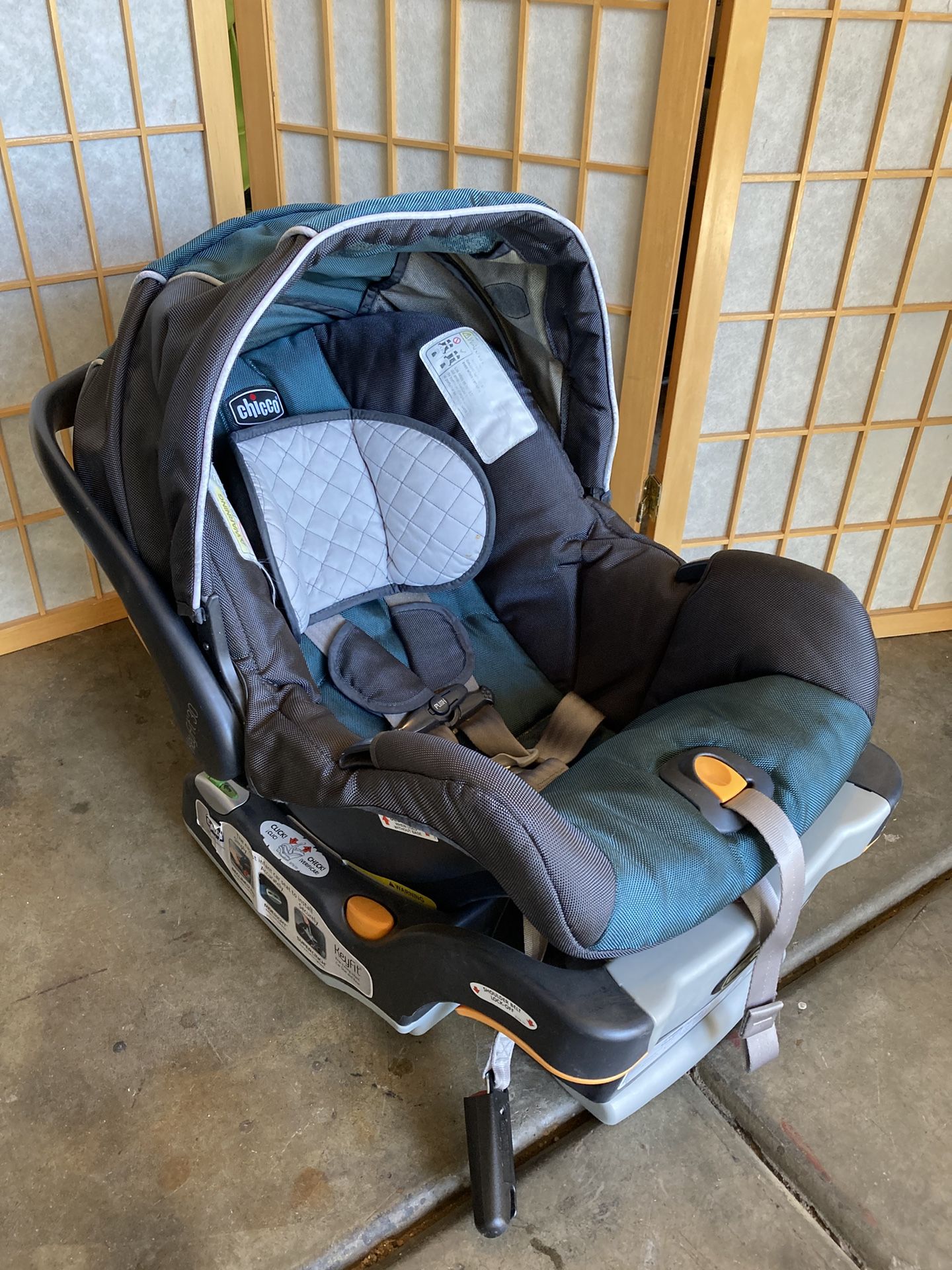 Graco Keyfit 30 Infant Car Seat With Base And Chicco Bravo Collapsing Lightweight Stroller Folding Durable Safe
