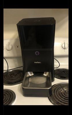 Petnet wireless remote smart feeder Feed your pet from anywhere