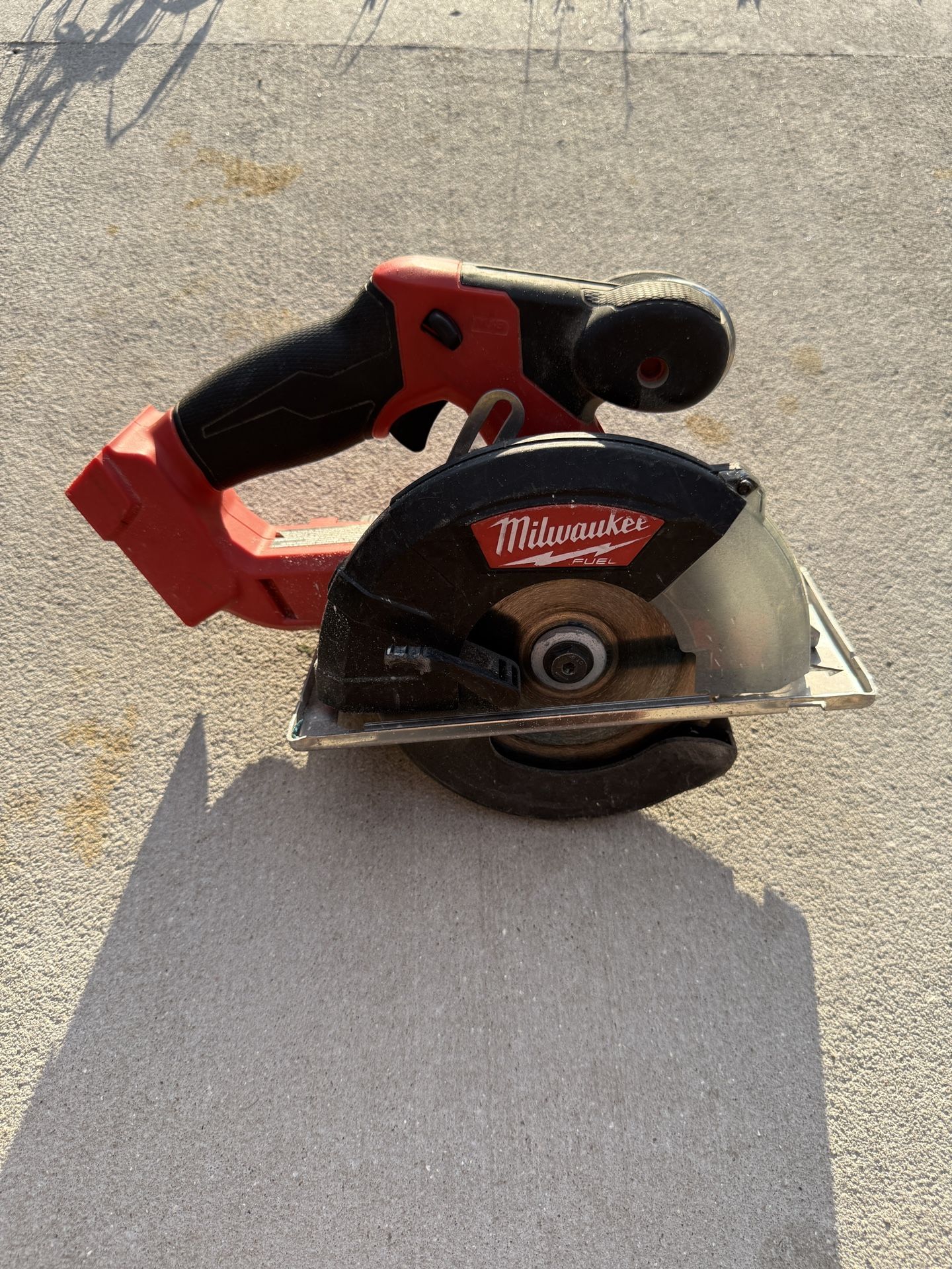 M18 FUEL 18V Lithium-Ion Brushless Cordless Metal Cutting 5-3/8 in. Circular Saw (Tool-Only) w/ Metal Saw Blade 