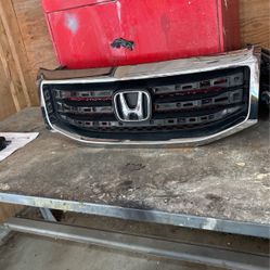 2012-2015 HONDA PILOT OEM CHROME FRONT UPPER GRILLE GRILL EMBLEM 