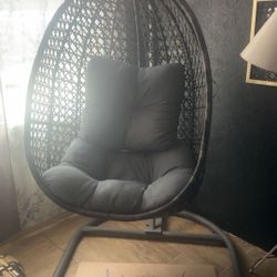 Swinging Egg Chair 
