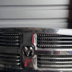 16 Ram 1500 Oem Grill 