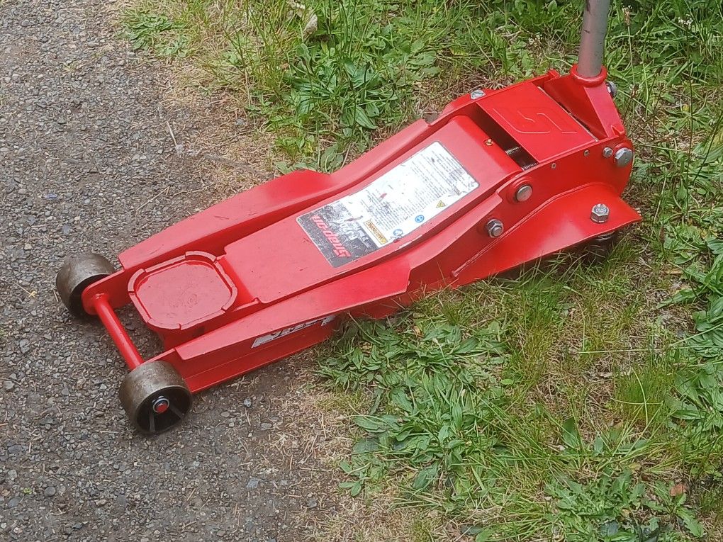 SNAP ON 2 TON FLOOR JACK.