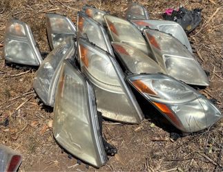 TOYOTA PRIUS HEADLIGHTS AVAILABLE