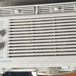 Window AC Unit 