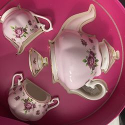 Royal Albert Fina China Tea Set