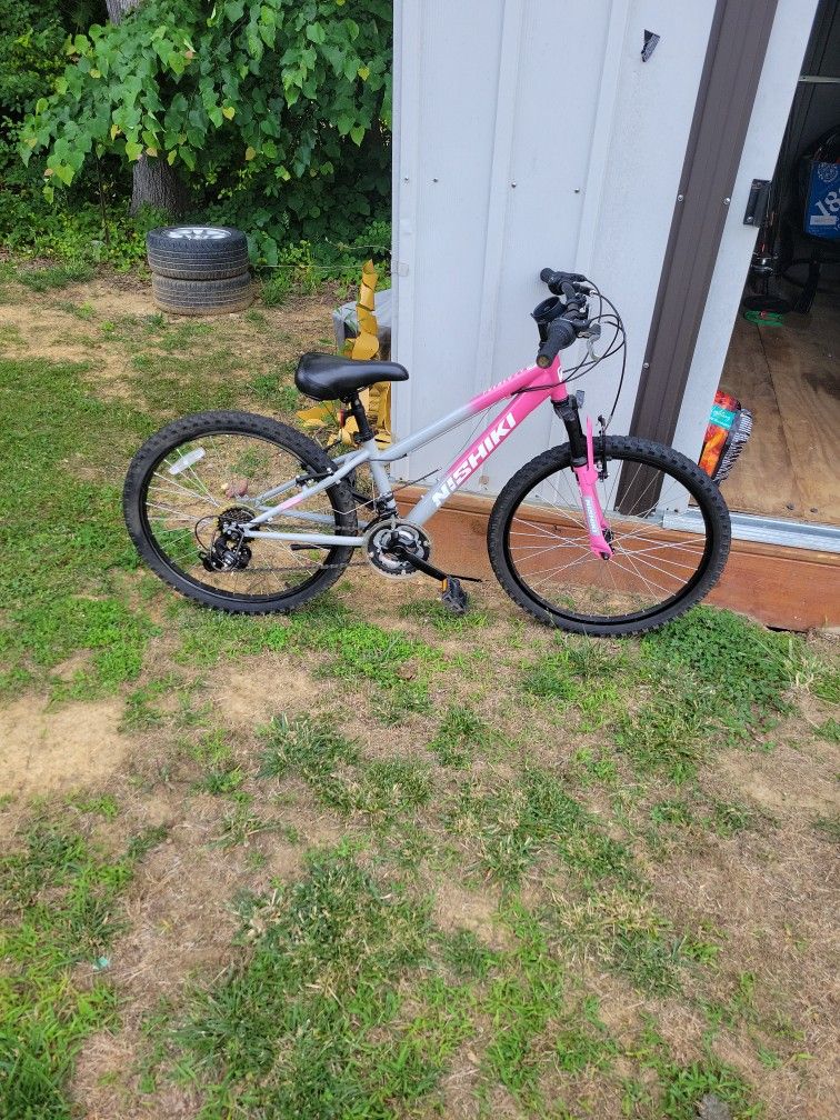 24in Girl Mountain bike