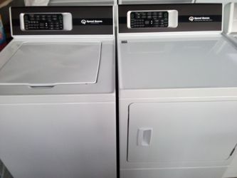 Like New Speed Queen Washer Steam Gas Dryer Set