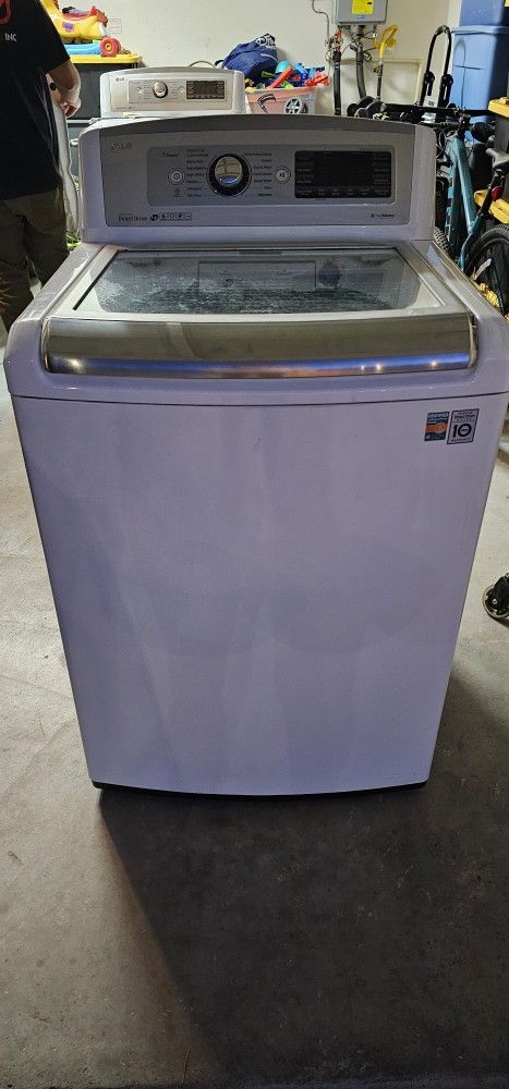 LG LAUNDRY MACHINE 