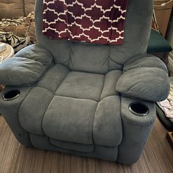 2 Very Nice Recliners