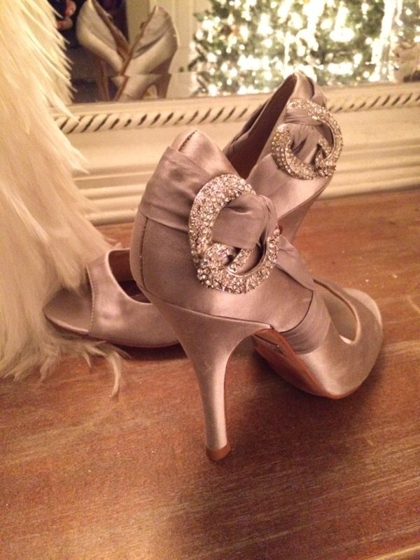 Badgley mischka shoes /// Gorgeous shoes can be used for wedding/keen seen yet a or any special occasion for the holidays size 6 no trades no ball of
