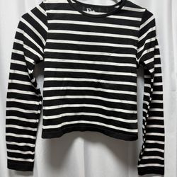 Trendy Black & White Striped Long Sleeve Crop Top