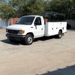 2004 E-450 Cutaway Van