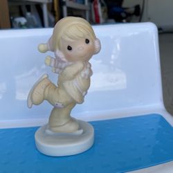 Precious Moment s ‘Dropping In For Christmas’ Girl Skating Figurine 