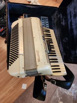 Vintage Pearl Frontalini Accordion