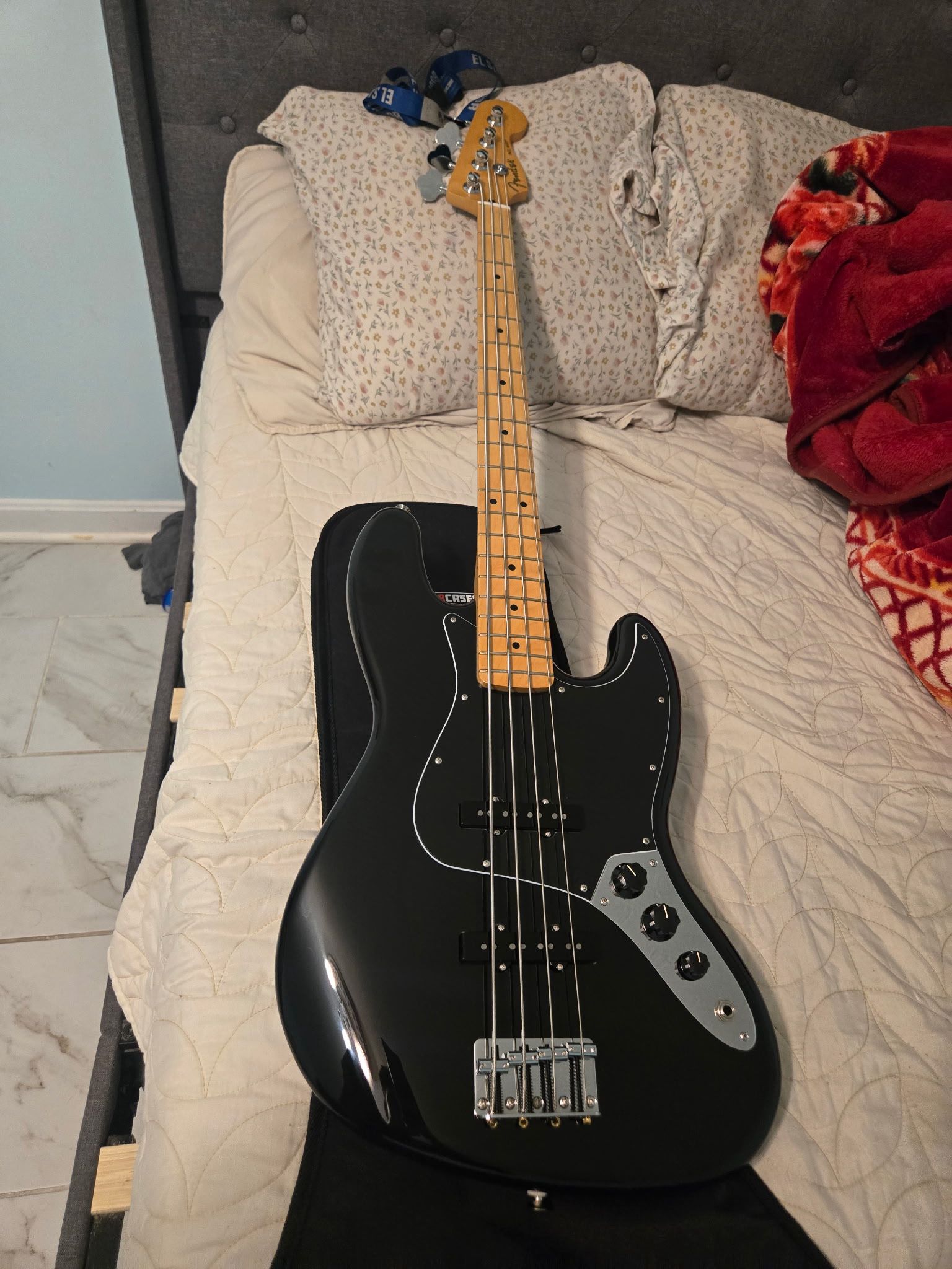 FENDER JAZZ BASS