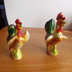 Hen And Rooster Salt And Pepper Shakers