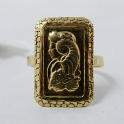 10kt Yellow Gold Ring With Women Cornucopia Design