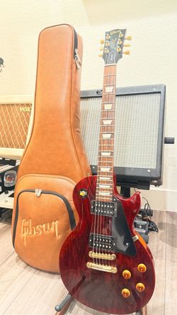 GORGEOUS 2026 Gibson Les Paul Studio Wine Red with Gold Hardware with Gibson leather bag /MINT