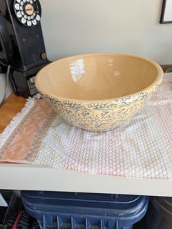 Vintage Roseville bowl