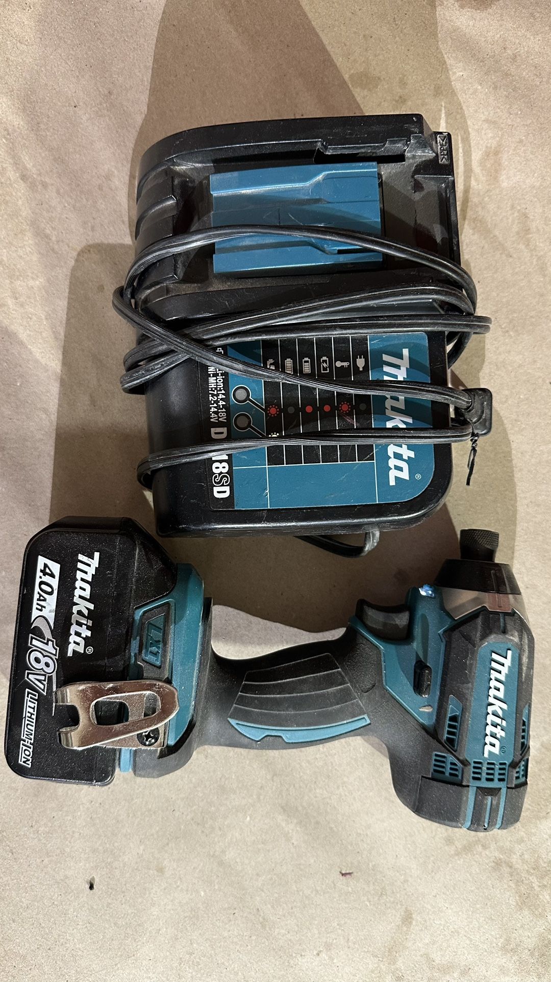 Makita 18V LXT Lithium-Ion Brushless 1/4 in. Cordless Variable Speed Impact Driver wich battery 4ah and charger