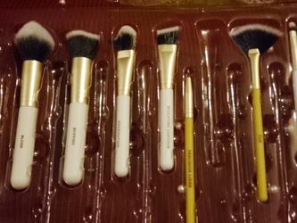 Makeup brushes 11