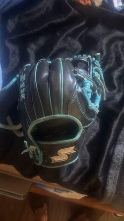 Baseball glove SSK infield