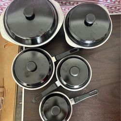 Set Of Club Pans With Lids 
