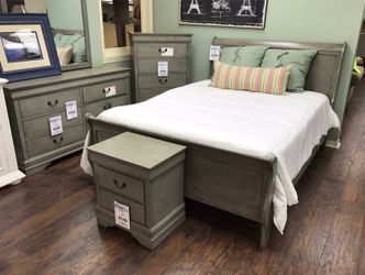 New queen grey 4 piece bedroom set