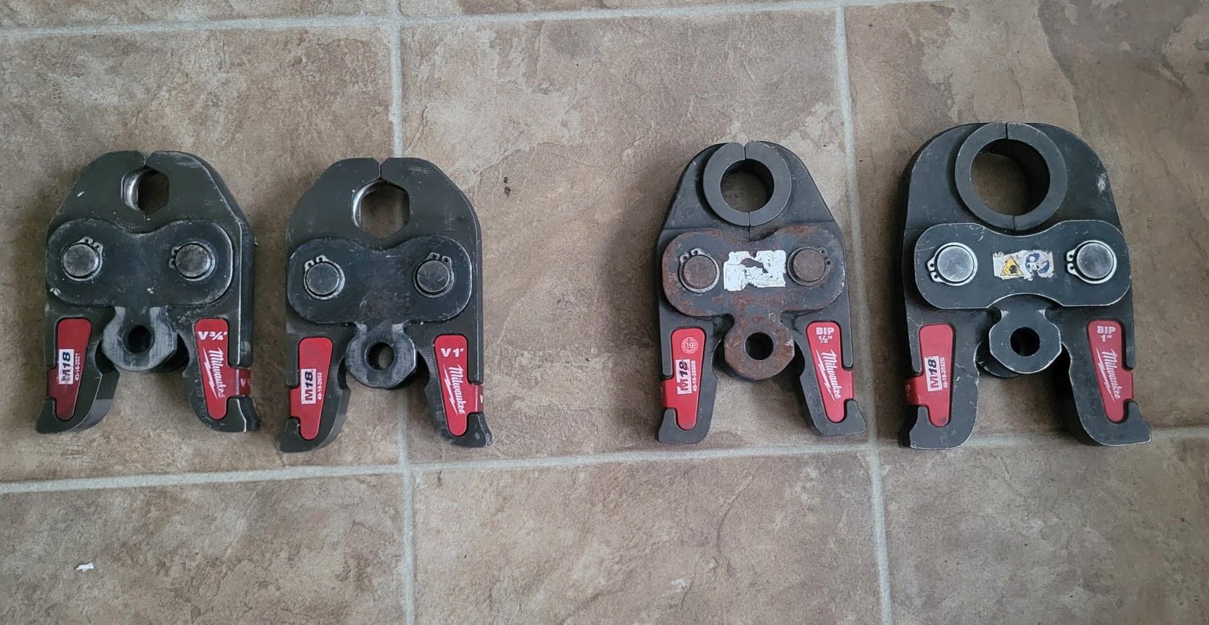 Milwaukee Jaws M18