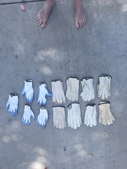 Work Gloves, 13 Pairs Medium Size. 8 Pairs Leather And 5 Pairs Rubber 
