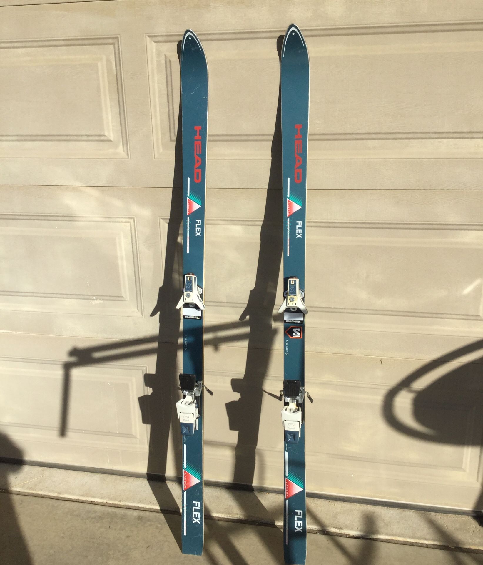 Head flex Salomon skis.