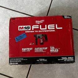 Milwaukee Rotary Hammer M18