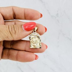10K Gold Jesus Divine Face Pendant – Small Religious Medal         •	Material: Real 10K solid gold 	•	Length: 20 mm (small size) 	•	Stone: White cubic